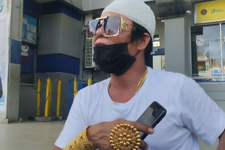 Gokil! Mudik Pakai Perhiasan Emas Ratusan Juta, Juragan Butik Ini Bikin Gagal Fokus