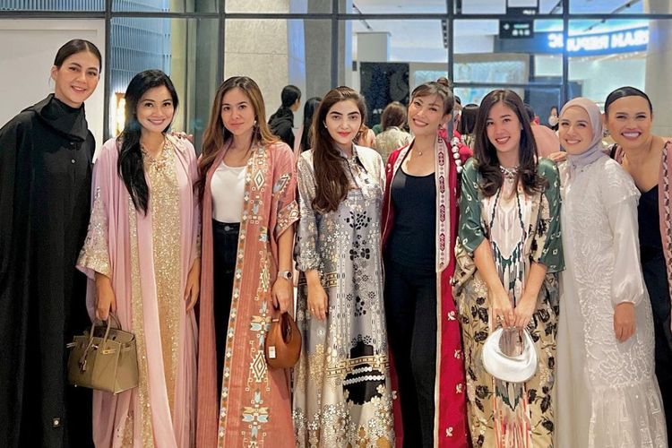 Gaya Artis Geng Cendol Ini Bukber Pakai Gamis hingga Kaftan: Wajah-wajah Banyak Duit