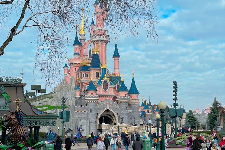 Berpetualang Seru di Dunia Fantasi Disneyland Paris, Tempat Liburan Asyik Semua Usia!