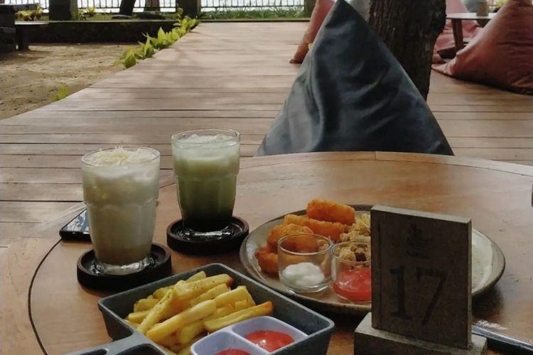Food-Kadjine Coffe and Resto, Ngabuburit sambil Menikmati Sunset di Pantai Mororejo Jepara