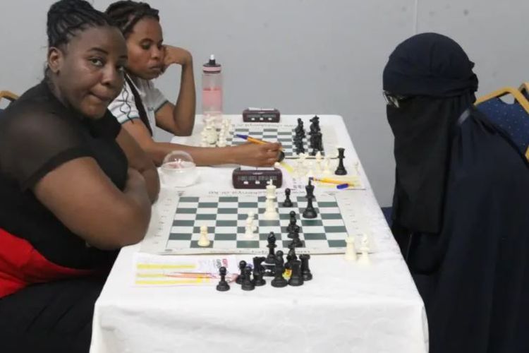 Demi Perbaiki Keuangan, Pria Nyamar Pakai Burka agar Bisa Ikutan Turnamen Catur Wanita