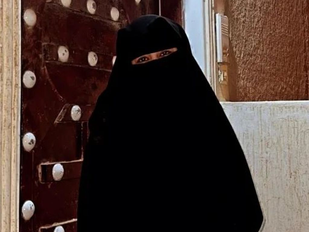 Wanda Hara Pakai Cadar saat Pengajian Ustaz Hannan Attaki, Umi Pipik Beri Nasehat 