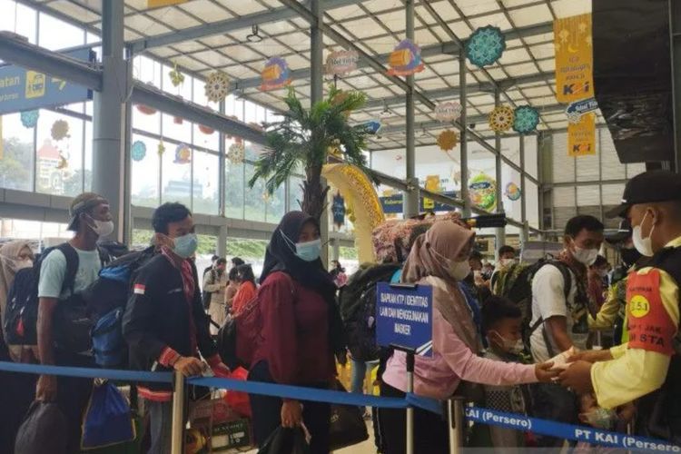 Jelang Lebaran, Lebih dari 23 Ribu Pemudik Berangkat dari Stasiun Pasar Senen Hari Ini