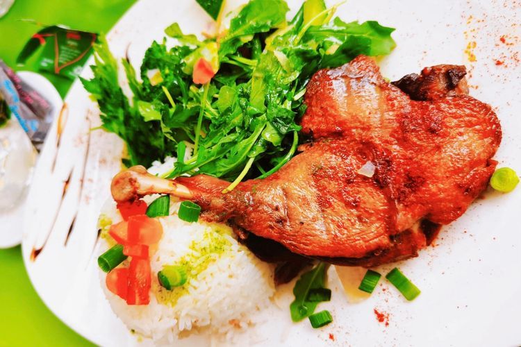 Nikmatnya Paha Bebek Goreng dengan Salad dan Sambal Mazavaroo Khas Mauritius