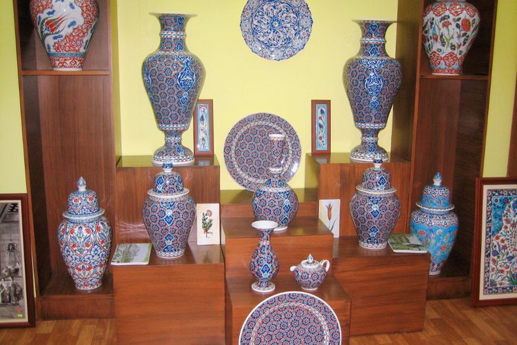 Keramik Khas Turki: Motif yang Menawan dan Terjangkau untuk Souvenir Wisatawan