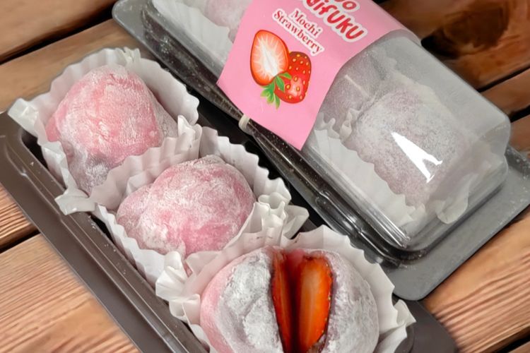 Berburu Ichigo Daifuku alias Mochi Stroberi di Kampoeng Ramadan Jogokariyan Yogyakarta