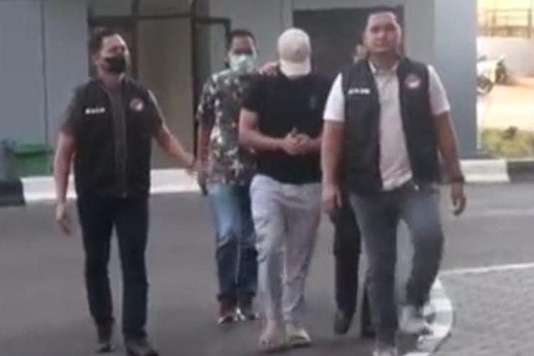 Momen Hud Filbert Artis Inisial HF Diciduk Polisi Karena Narkoba di Apartemen Mewah Jaksel