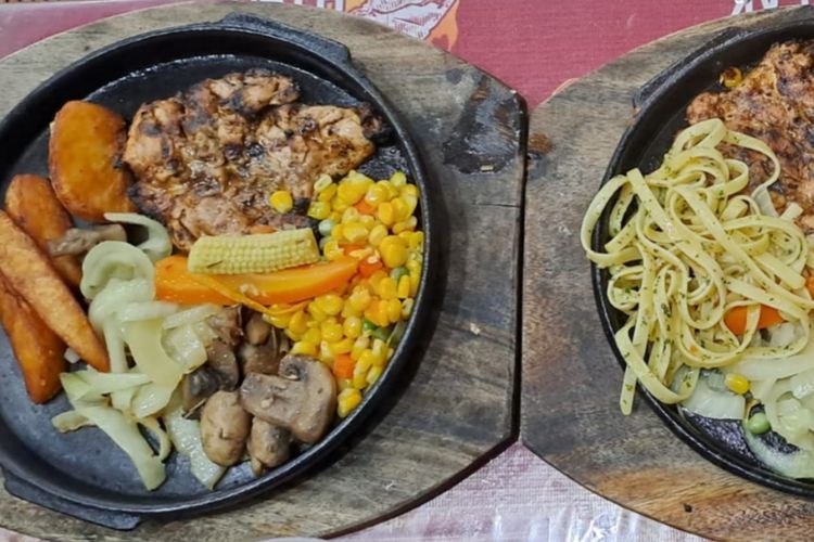 Sensasi Makan Steak Tenda di Pinggir Jalan Yogyakarta, Berkonsep Open Kitchen