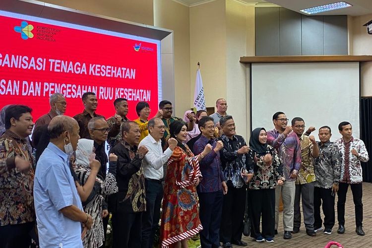 17 Organisasi Nakes Bela Menkes Budi dari Somasi, Beberkan Bukti Pengurusan STR-SIP Mahal