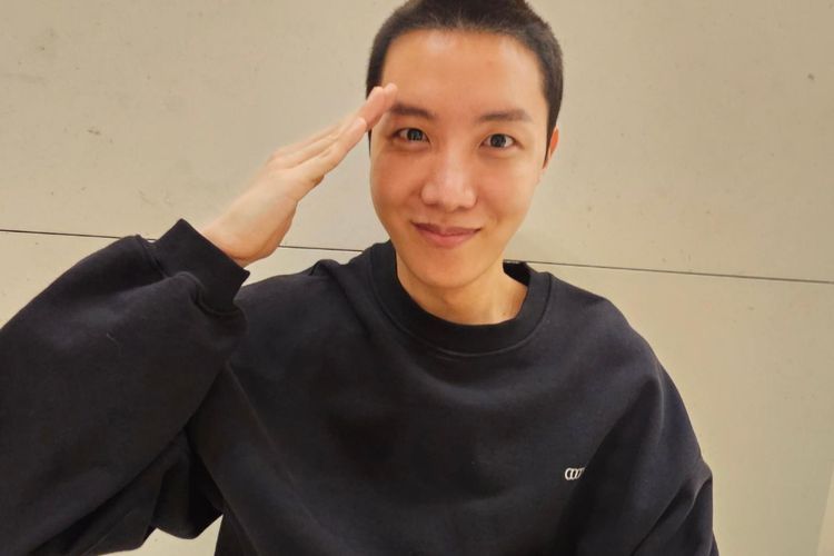 Resmi Jalani Wajib Militer, J-Hope BTS Pamer Selfie Rambut Cepak