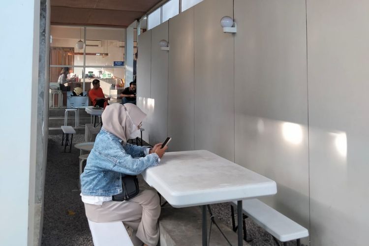 Kafe Skulen, Hadirkan Makan Kenyang Ayam Kailan Crispy dengan Konsep Back To Nature
