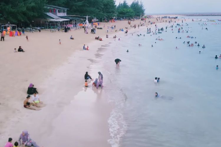 Pesona Pantai Lampuuk Aceh, Berpasir Putih dan Ombaknya pas Buat Bermain Selancar