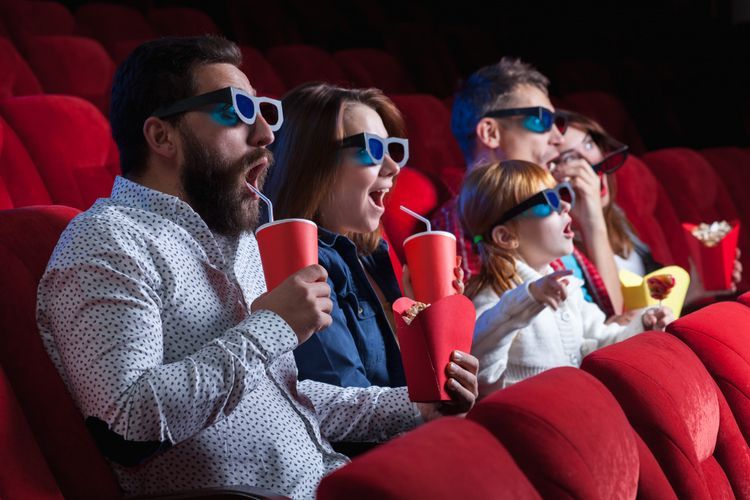 6 Manfaat Menonton Film di Bioskop saat Lebaran, Rekomendasi Hiburan Bareng Keluarga