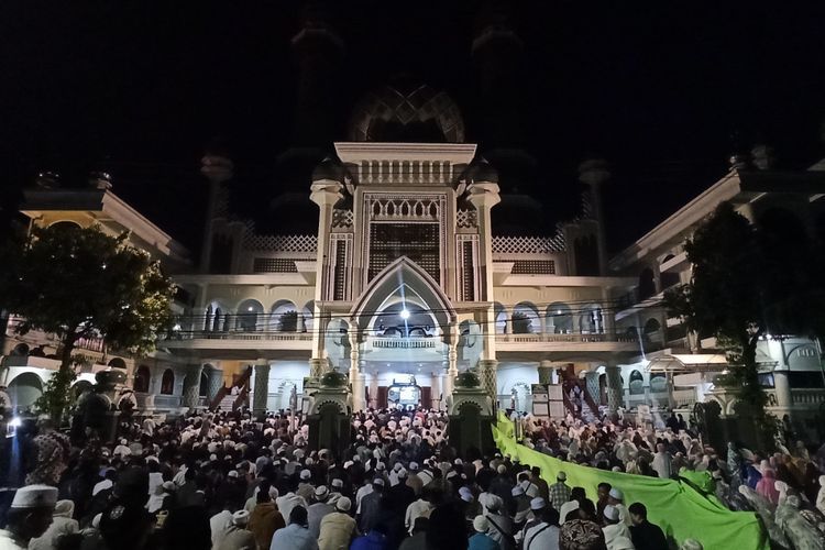 Berburu Lailatul Qadar di Penghunjung Ramadan, Masjid Jami Kota Malang Penuh