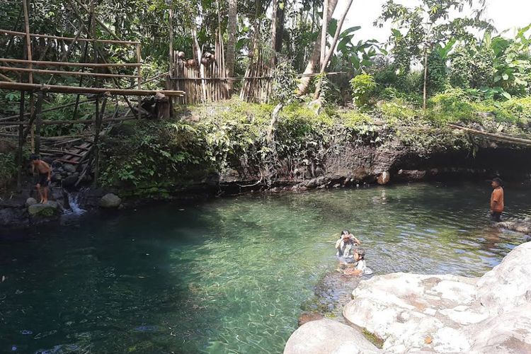 Blue Lagoon Jogja, Pemandian Estetik Sekaligus Wisata Air Terjun Populer di Sleman