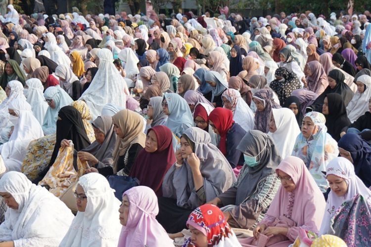 Potret Antusiasme Warga Malang Rayakan Lebaran, Berduyun-duyun Salat Ied di Masjid UMM