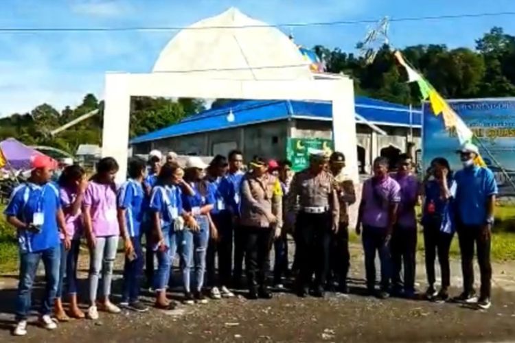 Toleransi Pemuda Gereja di Kabupaten Seram Kawal Setiap Masjid saat Salat Idul Fitri