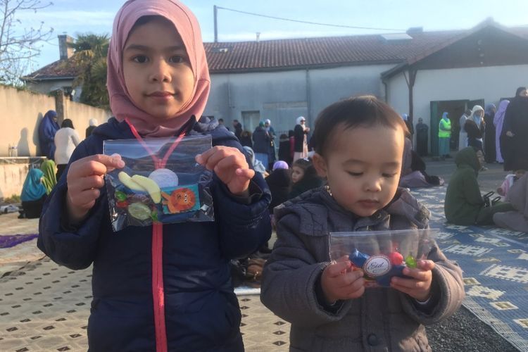 Bukan Uang, Anak-anak di Eropa Dapat THR Permen dan Cokelat saat Idul Fitri