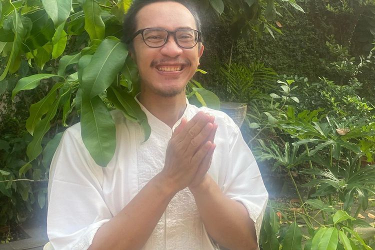 Aming Pose bareng Pacar Baru di Momen Lebaran: Bosen Jomblo Mulu!