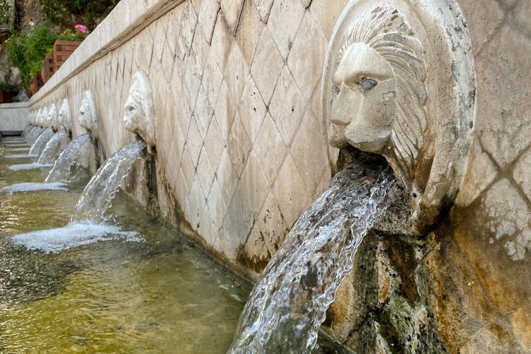 The Lion Fountains: Mitos Air Mancur Singa di Spili Yunani yang Bikin Wajah Awet Muda