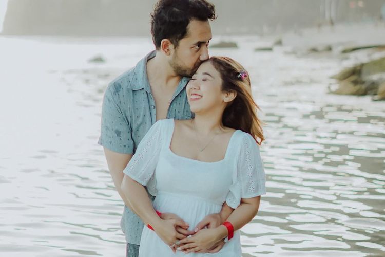 Kiky Saputri Nangis Bersyukur Menikah dengan Khairi, Netizen Malah Ingatkan Hal Ini!