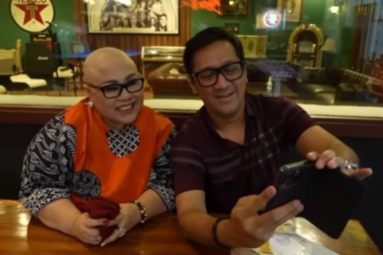 Nunung Cukur Habis Rambutnya sampai Botak karena Kemoterapi, Andre Taulany: Tetap Cantik