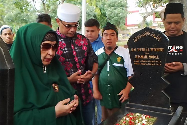 10 Tahun Kepergian Uje, Umi Tatu Kenang Momen Hari Raya Idul Fitri Bersama Almarhum