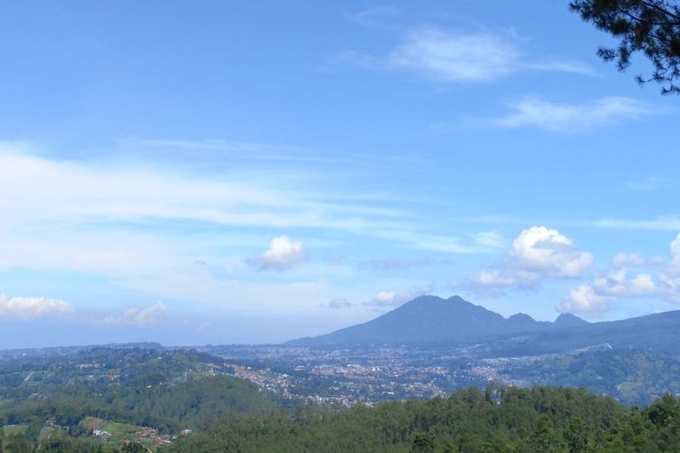 Liburan Sambil Nikmatin Hamparan Bintang dan View Kota Bandung dari Puncak Bintang