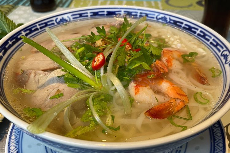 Menikmati ‘Nam Vang Noodle Soup’ Khas Vietnam: Daging Sapi Gurih dan Lembutnya Udang