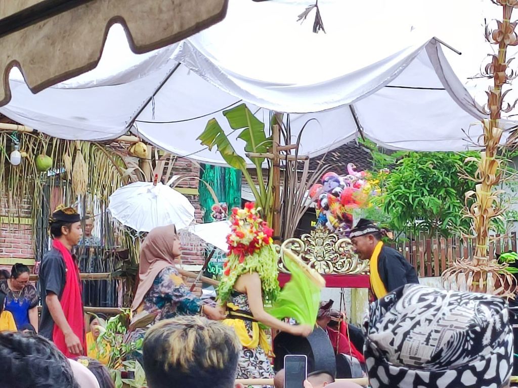 Mengenal Tari Seblang Olehsari, Ritual Adat Asal Banyuwangi untuk Tolak  Bala