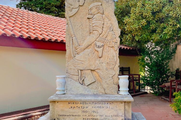 Monumen Pahlawan di Yunani: Kisah Nikolaos Papadakis, Kapten Legendaris Lemonia