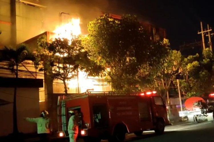 Malang Plaza Kebakaran, 4 Orang Petugas Tumbang Kekurangan Oksigen