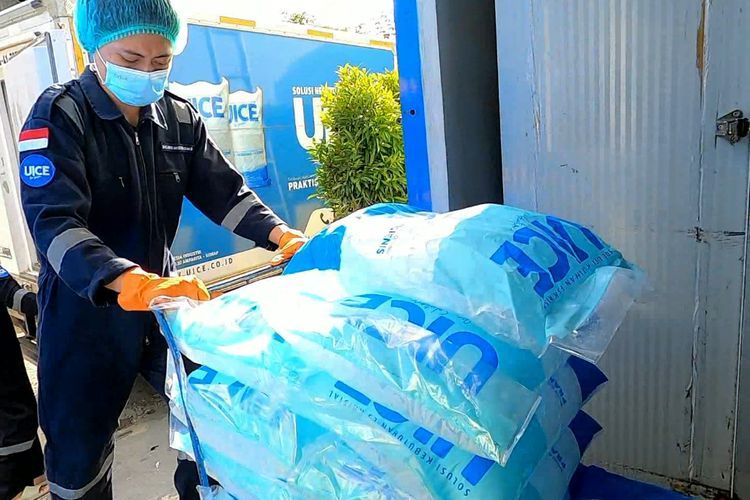 Remaja Putus Sekolah Sukses Bisnis Es Batu, Sampai Punya Pabrik Sendiri!