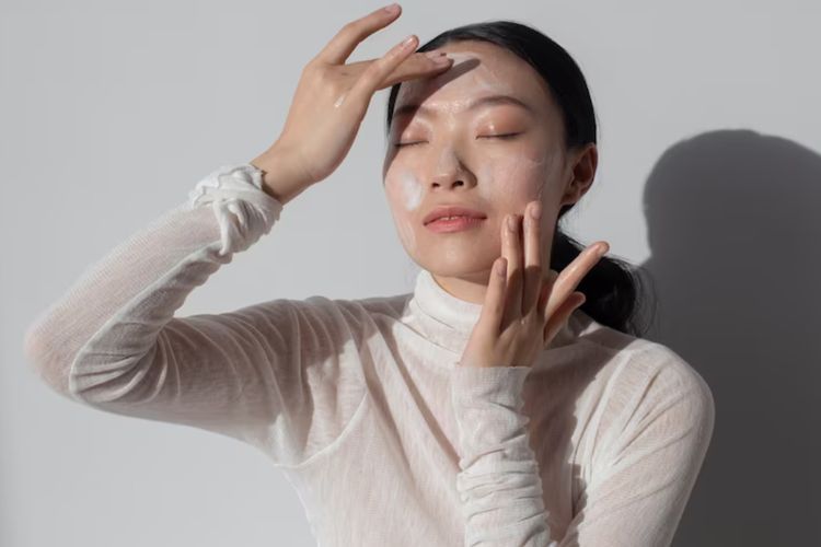Ini Pentingnya Pakai Sunscreen, Gak Cuma Melindungi Wajah dari Paparan Sinar UV!