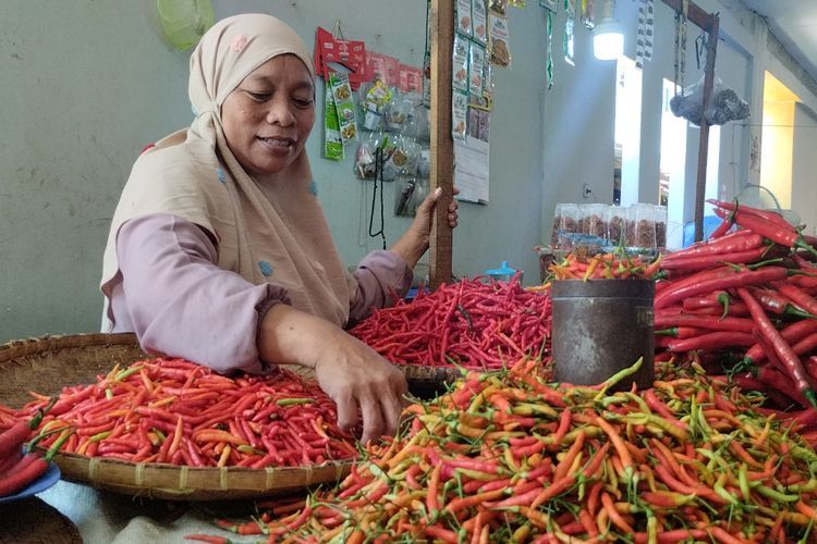 Harga Cabai di Parepare Anjlok Pasca Lebaran, tapi Harga Bawang Melambung Tinggi