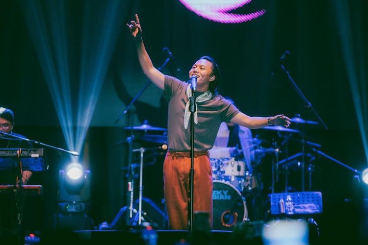 7 Lagu Rizky Febian dan Liriknya, Terbaru dengan Mahalini!