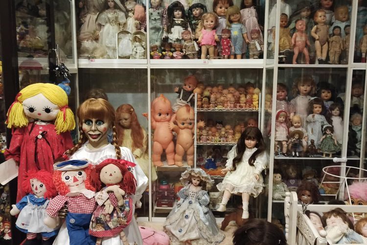  Nongkrong di Kafe Golekan Malang, Punya 1.500 lebih Boneka, Ada yang Usianya 80 Tahun