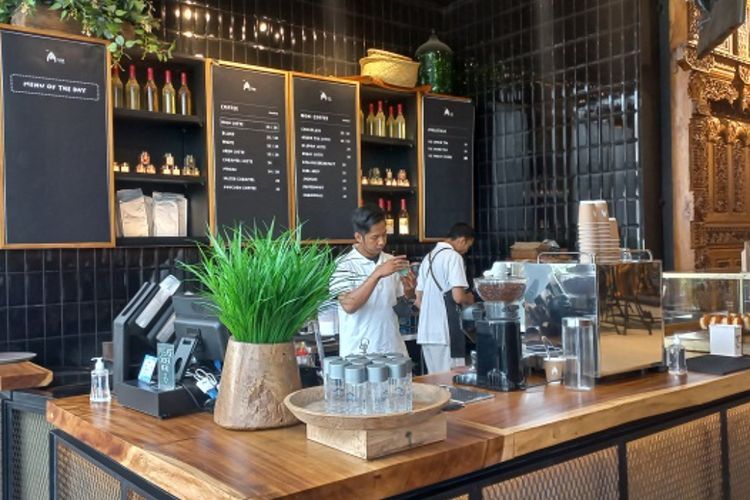 Hidden Gem Coffee Shop di Sarinah, Minum Es Caramel Latte Modal Rp20 Ribuan
