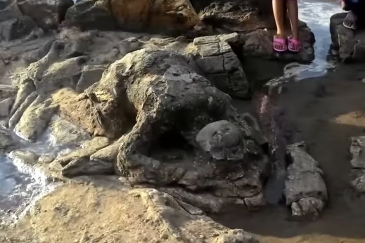 Legenda Malin Kundang Si Anak Durhaka Dikutuk Jadi Batu, Jejaknya di Pantai Air Manis