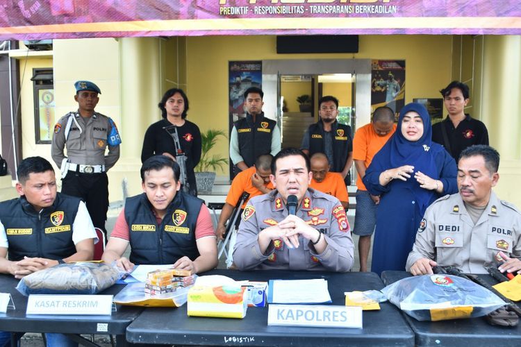 Dor! Polisi Tembak Kawanan Pembobol Gudang Sembako yang Sering Beraksi di Banten