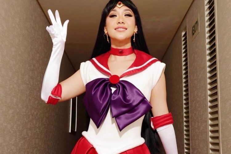 Kaki Kinclong BCL saat Cosplay Jadi Sailor Mars Jadi Sorotan: Mulus tanpa Celah