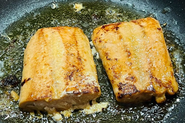 Resep Salmon Saus Madu, Cuma Dimarinasi Tapi Rasanya Mantap Banget!