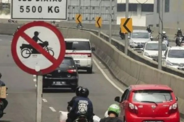 Kerap Dilintasi Pemotor, Polisi Bakal Pasang E-TLE di JLNT Casablanca