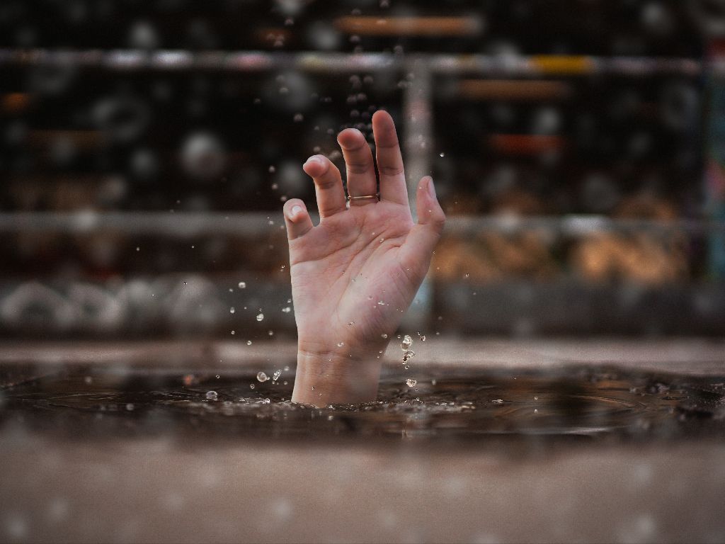 Bikin Merinding! Pria 50 Tahun Ceburkan Diri ke Danau Jaksel, Saat Ditolong Korban Malah Tenggelamkan Diri
