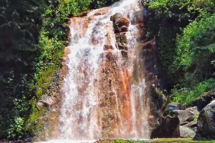 Grojogan Klenting Kuning: Kisah Ande Ande Lumut & Mata Air Suci