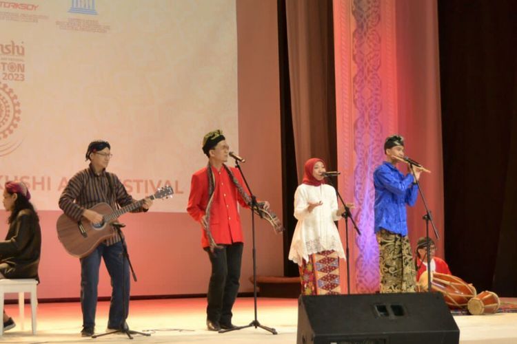 Gabungkan Pelaku Seni & Pendidikan, Indonesia Diapresiasi pada Festival Seni di Uzbekistan
