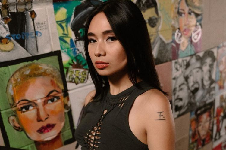NIKI Rilis Lagu 'Backburner', Sisipkan Pesan untuk Pendengar agar Berhati-hati Terjebak!