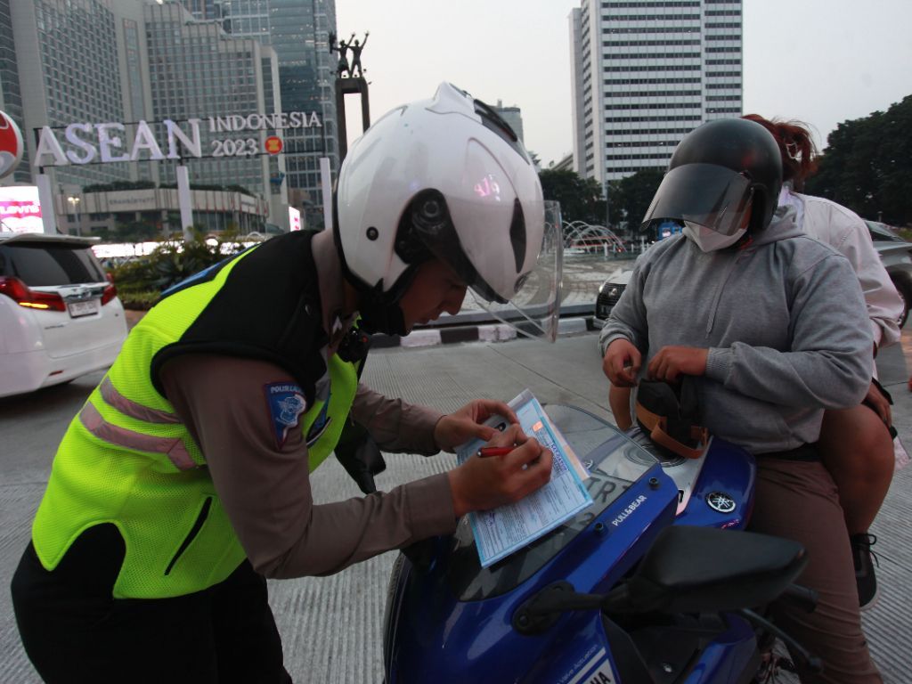 Catat! 1 September Polisi Mulai Tilang Kendaraan Tak Lulus Uji Emisi di Jakarta