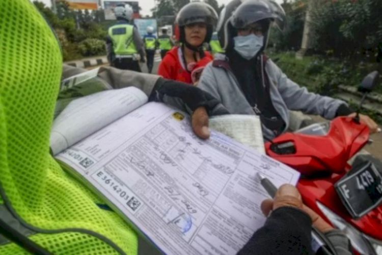 Tilang Manual Berlaku, Penindakannya Dilakukan Hanya oleh Polisi Bersertifikasi