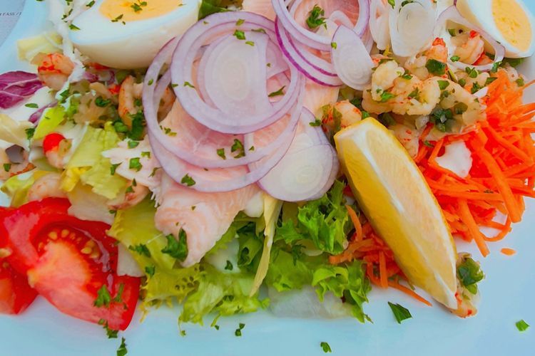 Kelezatan Salad Tuna di Restoran Het Niewe Paviljoen: Menggugah Selera Anda!